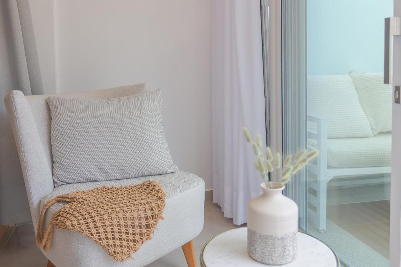 Tango Apartment On The Beach ปาเลโอกัสไตรซา ภายนอก รูปภาพ