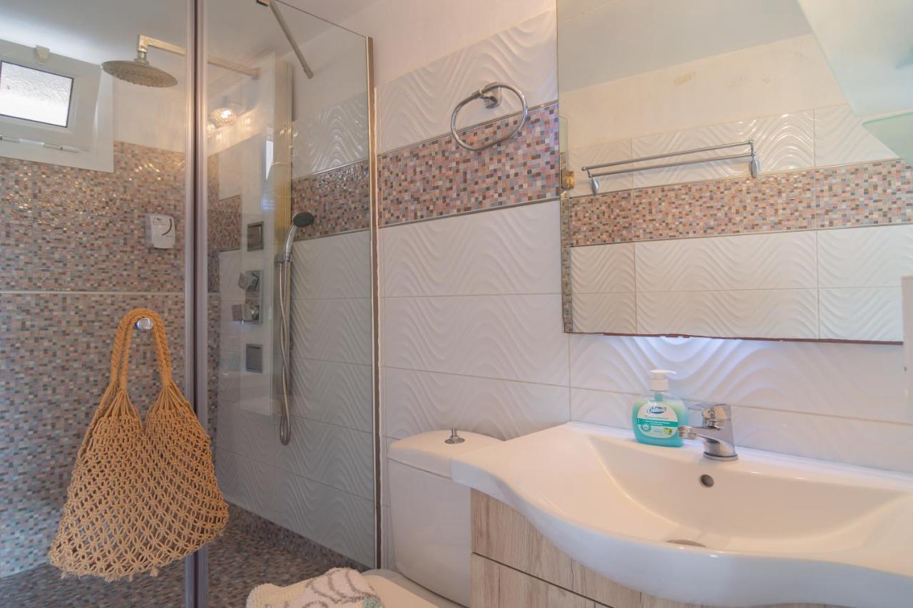Tango Apartment On The Beach ปาเลโอกัสไตรซา ภายนอก รูปภาพ