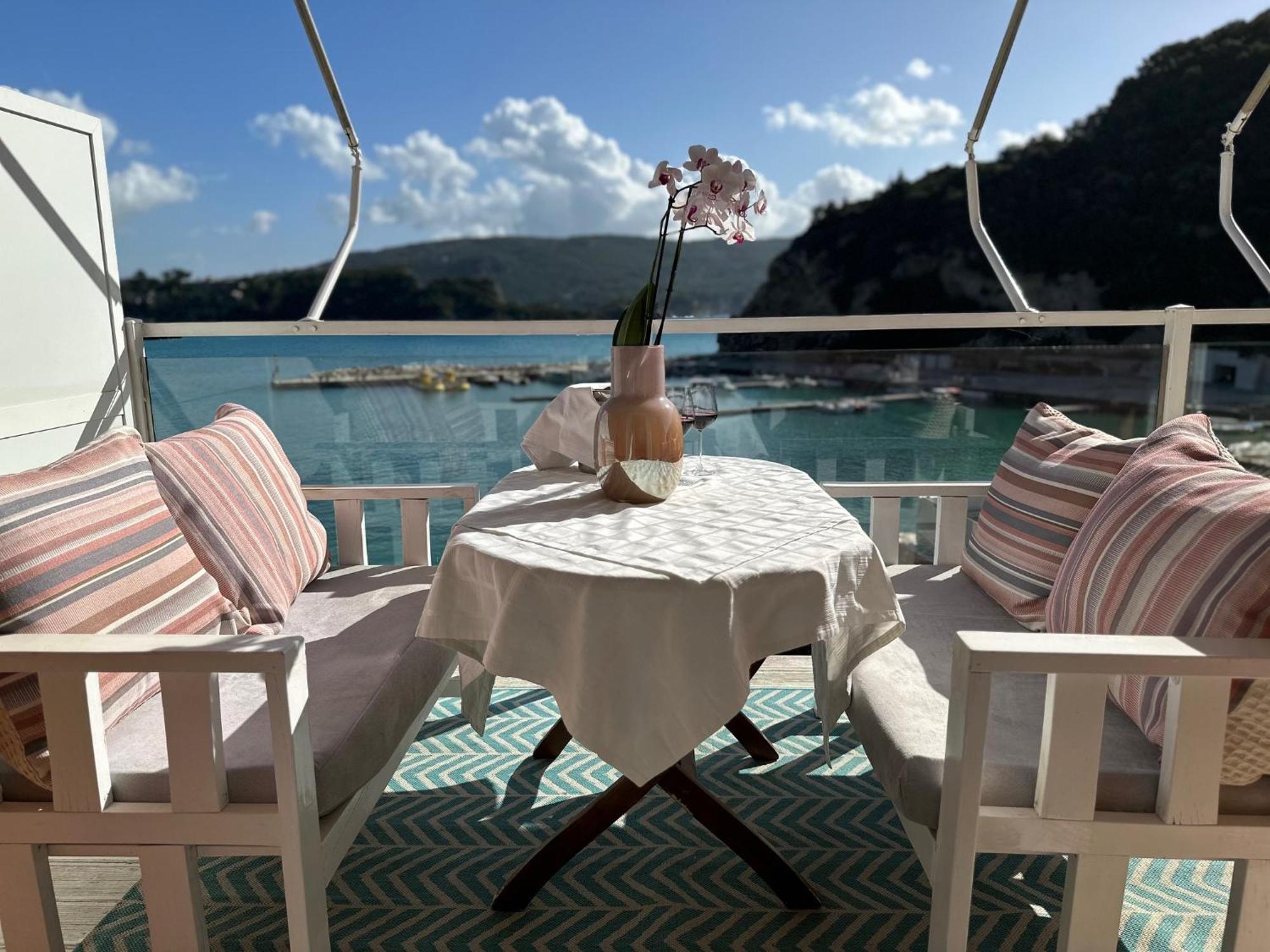 Tango Apartment On The Beach ปาเลโอกัสไตรซา ภายนอก รูปภาพ
