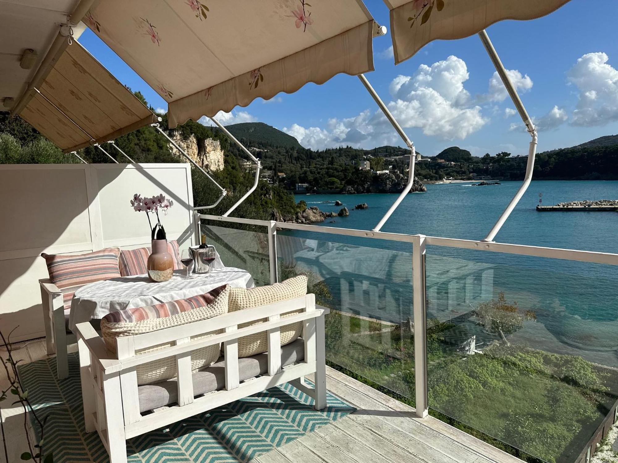 Tango Apartment On The Beach ปาเลโอกัสไตรซา ภายนอก รูปภาพ