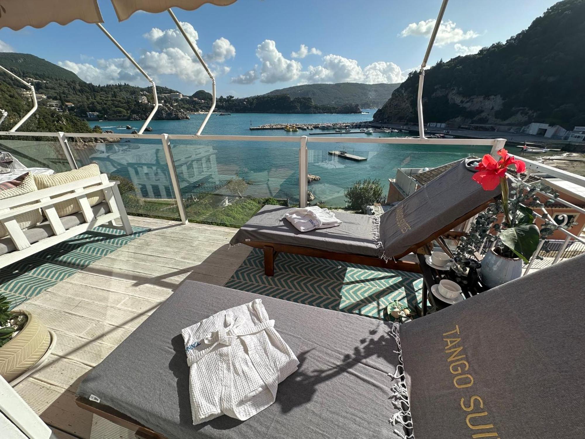 Tango Apartment On The Beach ปาเลโอกัสไตรซา ภายนอก รูปภาพ