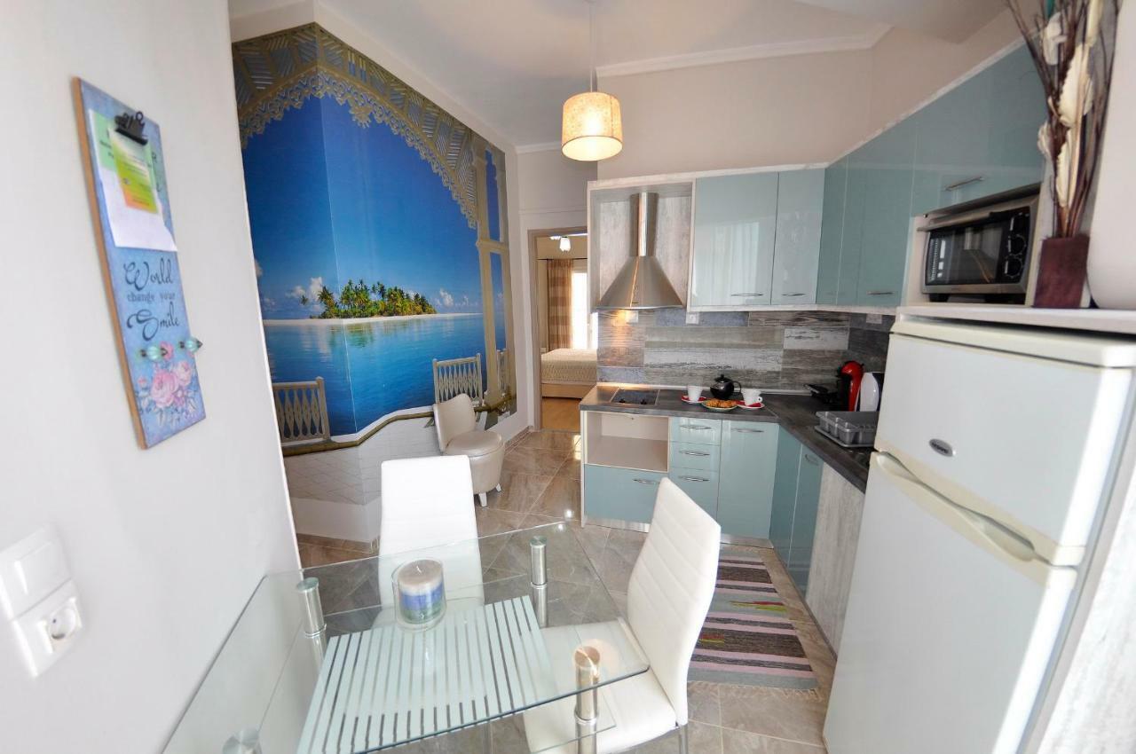 Tango Apartment On The Beach ปาเลโอกัสไตรซา ภายนอก รูปภาพ
