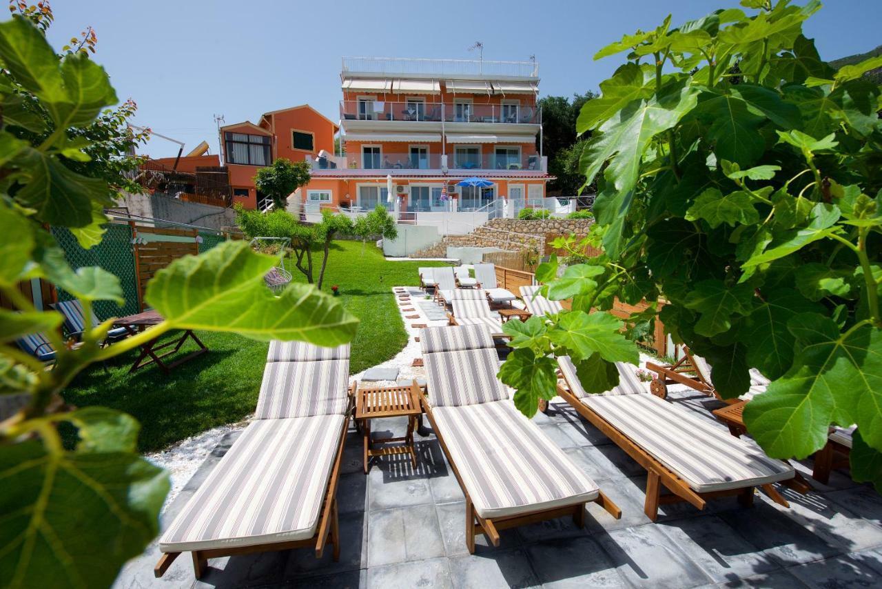 Tango Apartment On The Beach ปาเลโอกัสไตรซา ภายนอก รูปภาพ