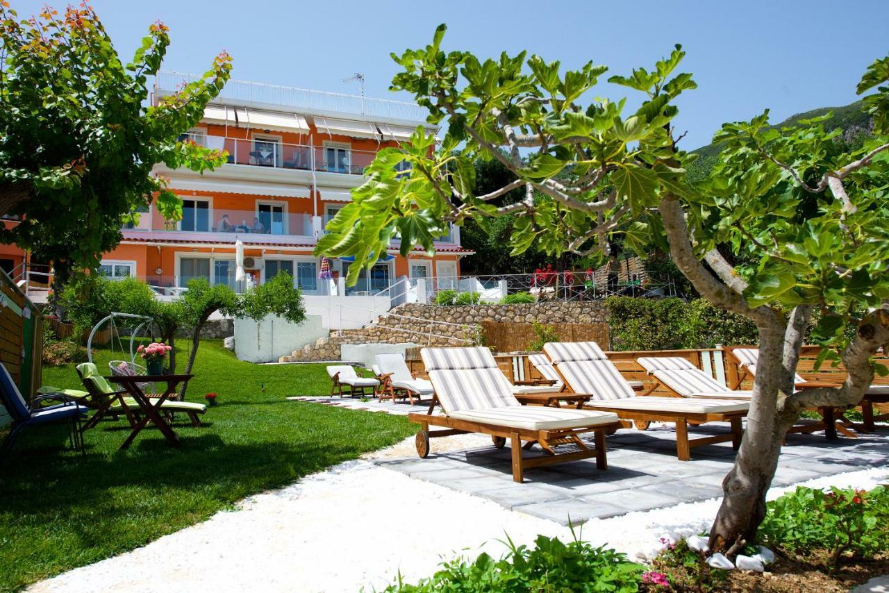 Tango Apartment On The Beach ปาเลโอกัสไตรซา ภายนอก รูปภาพ
